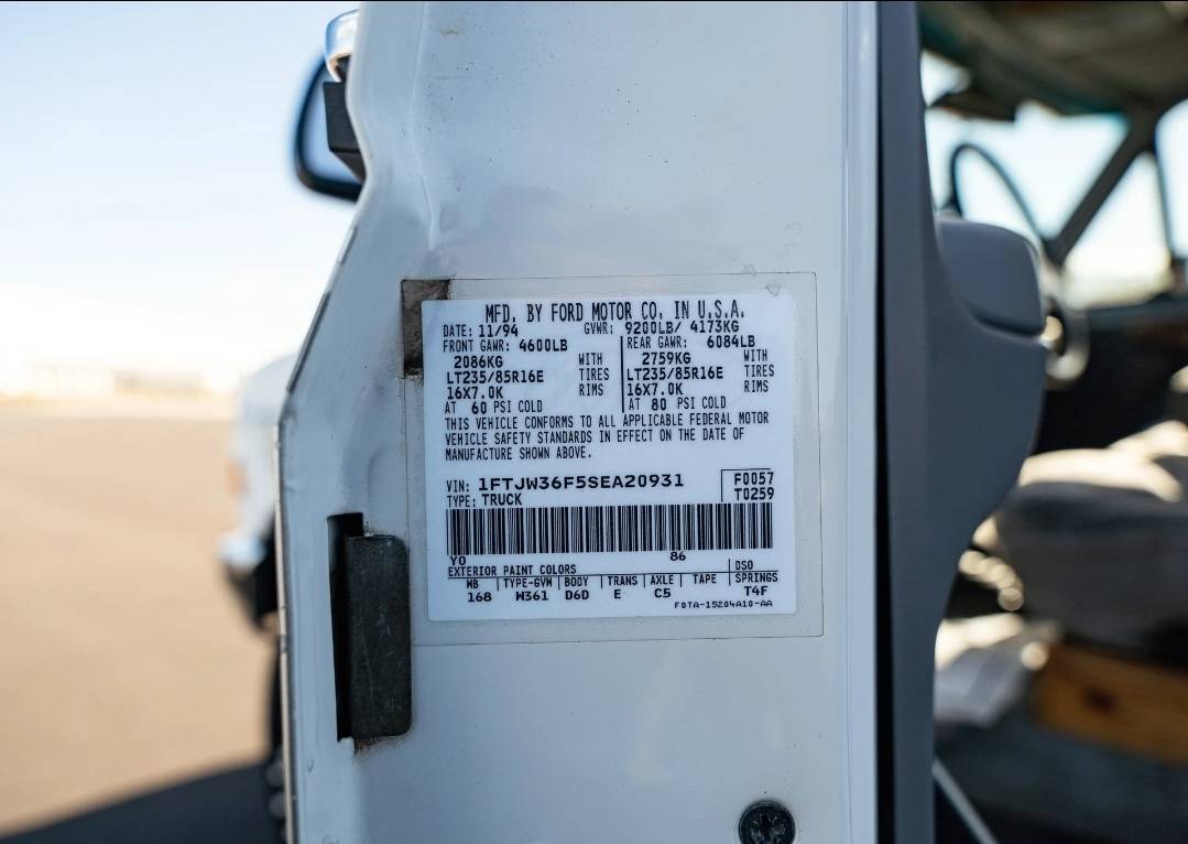 Ford-F350-4x4-diesel-1995-white-1