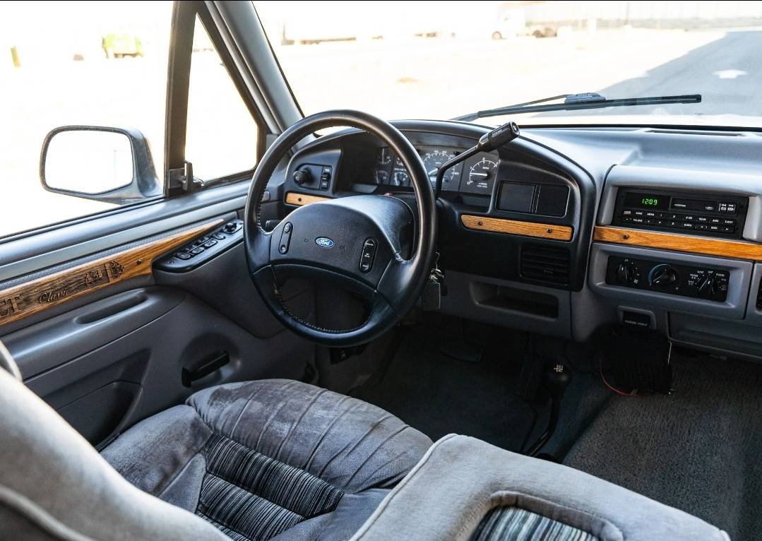 Ford-F350-4x4-diesel-1995-white-19