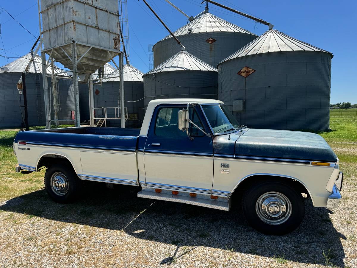 Ford-F350-super-camper-special-1975-blue-14