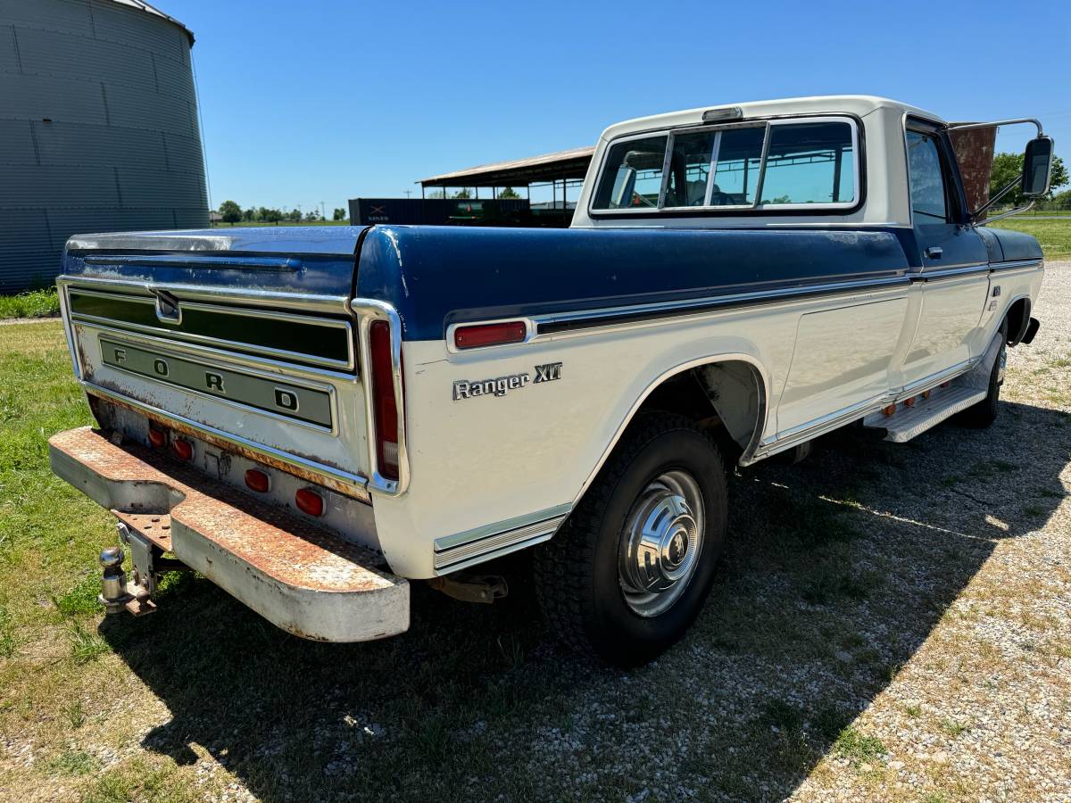 Ford-F350-super-camper-special-1975-blue-17