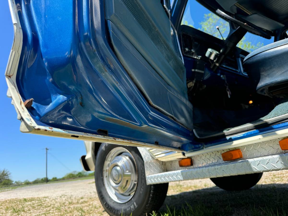 Ford-F350-super-camper-special-1975-blue-19