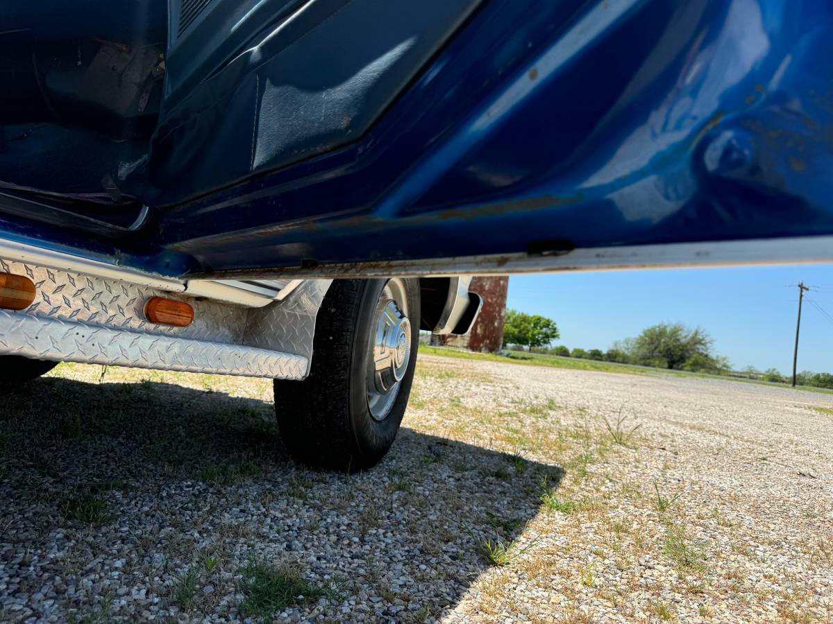 Ford-F350-super-camper-special-1975-blue-21