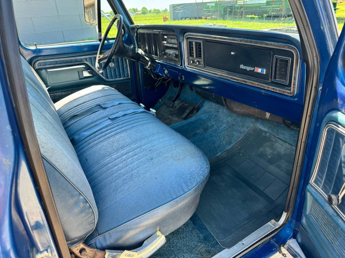 Ford-F350-super-camper-special-1975-blue-22