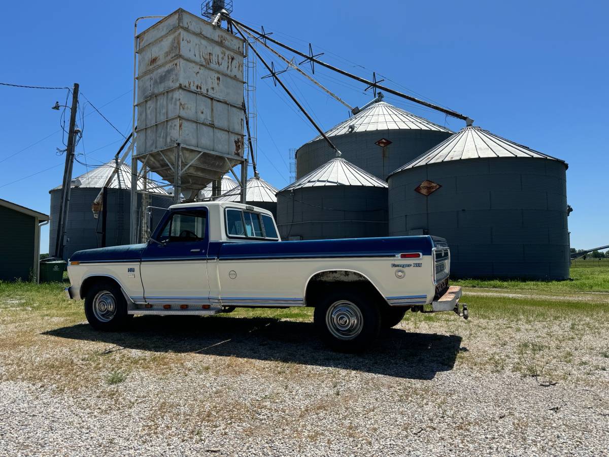 Ford-F350-super-camper-special-1975-blue-4