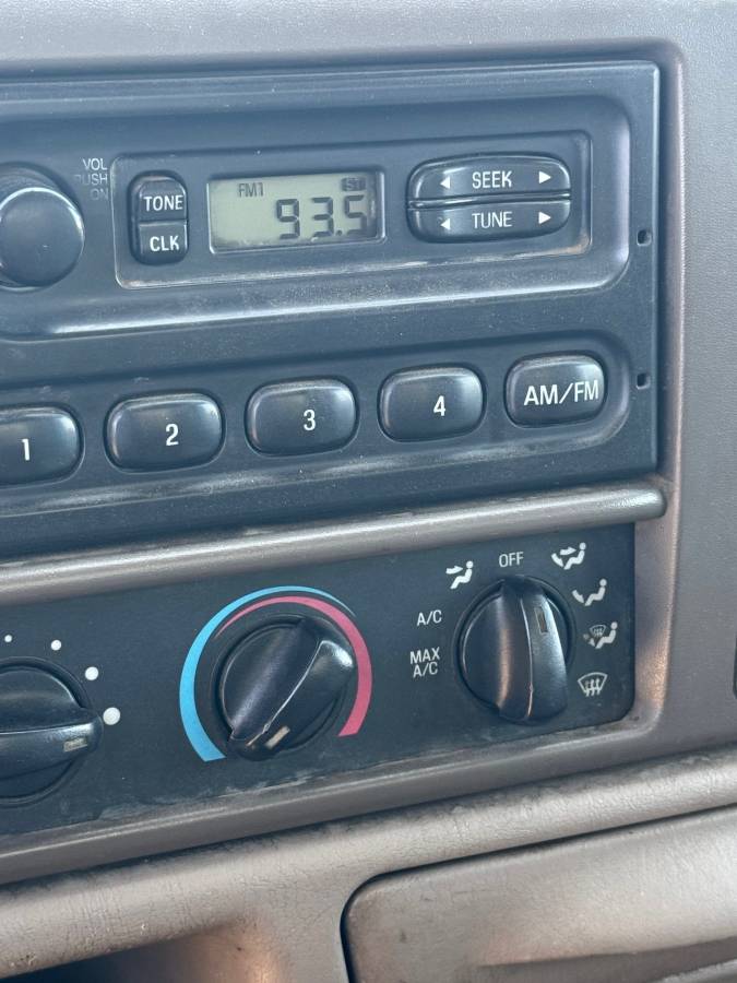 Ford-F550-dump-bed-truck-1991-white-10