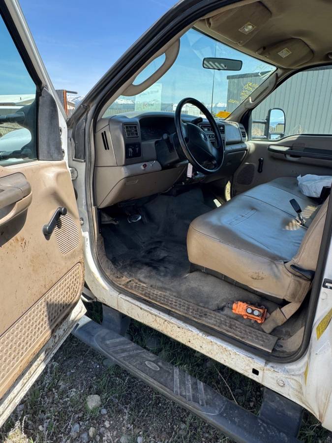Ford-F550-dump-bed-truck-1991-white-5
