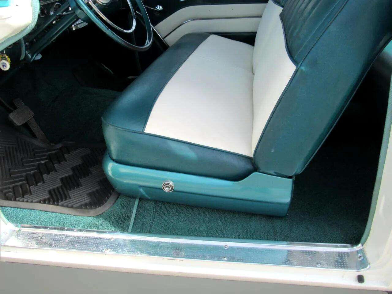 Ford-Fairlane-1955-Classic-Car-12