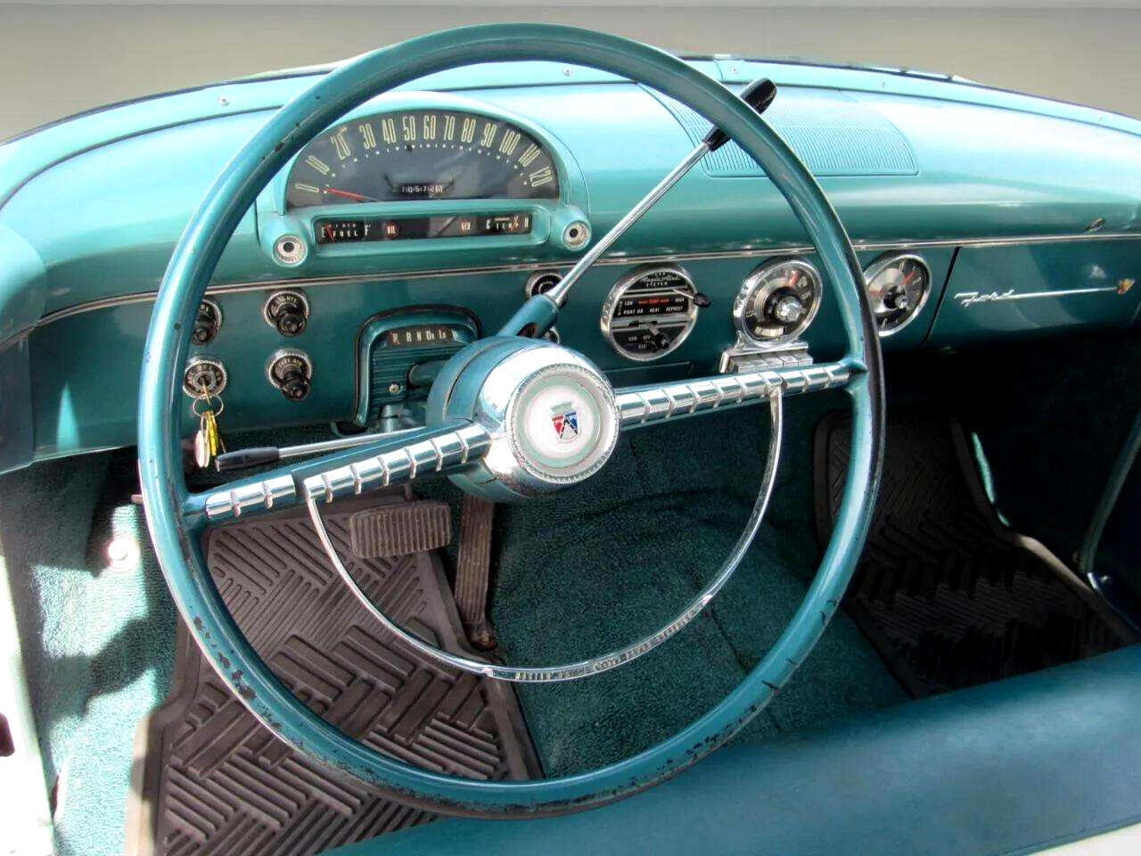 Ford-Fairlane-1955-Classic-Car-13
