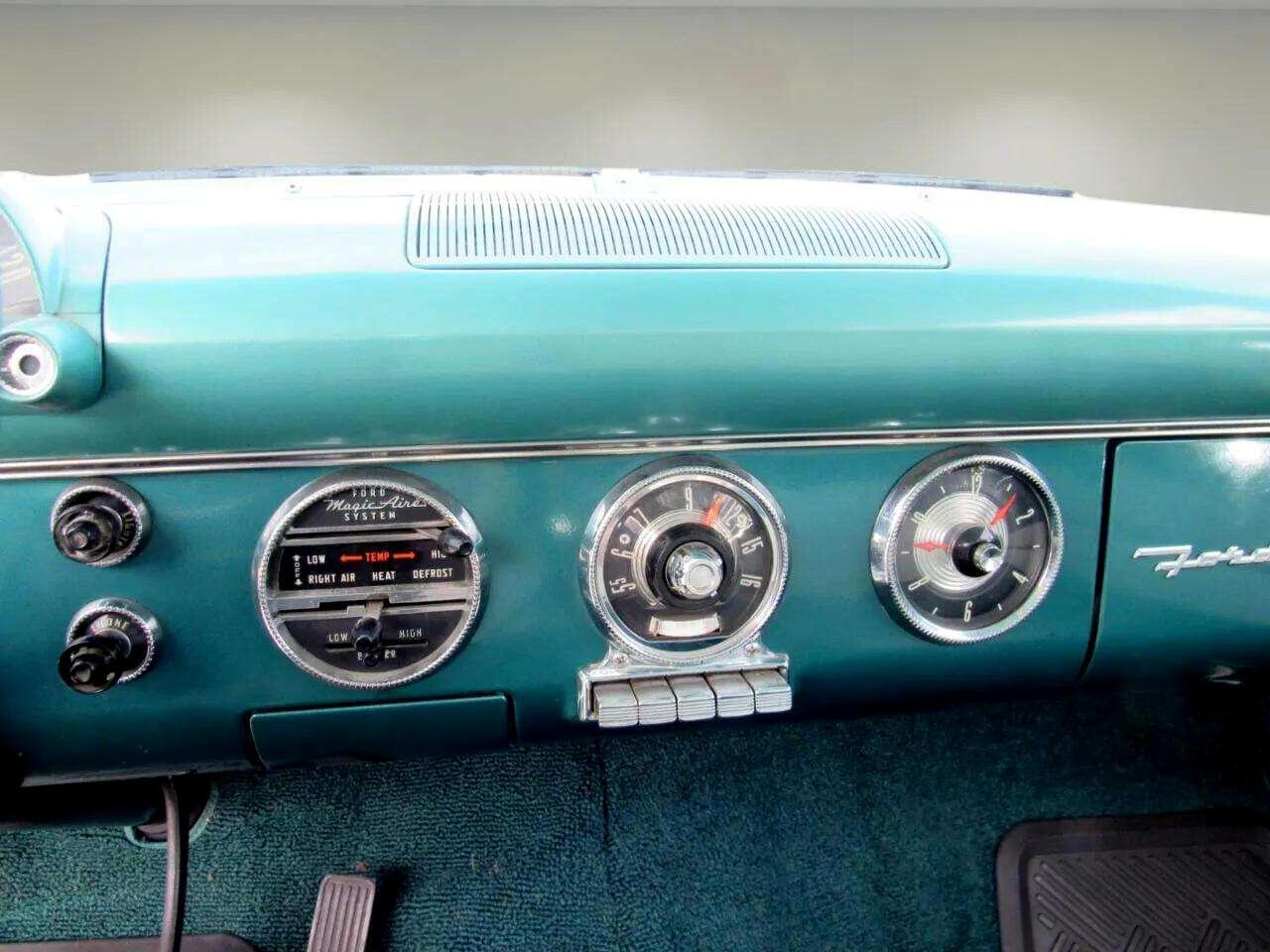 Ford-Fairlane-1955-Classic-Car-15