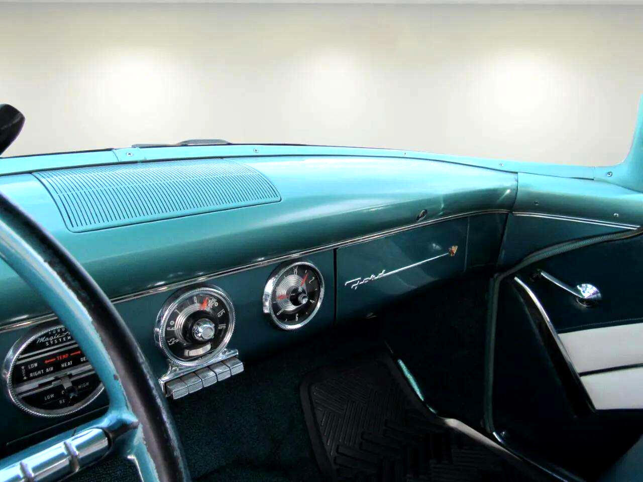 Ford-Fairlane-1955-Classic-Car-16