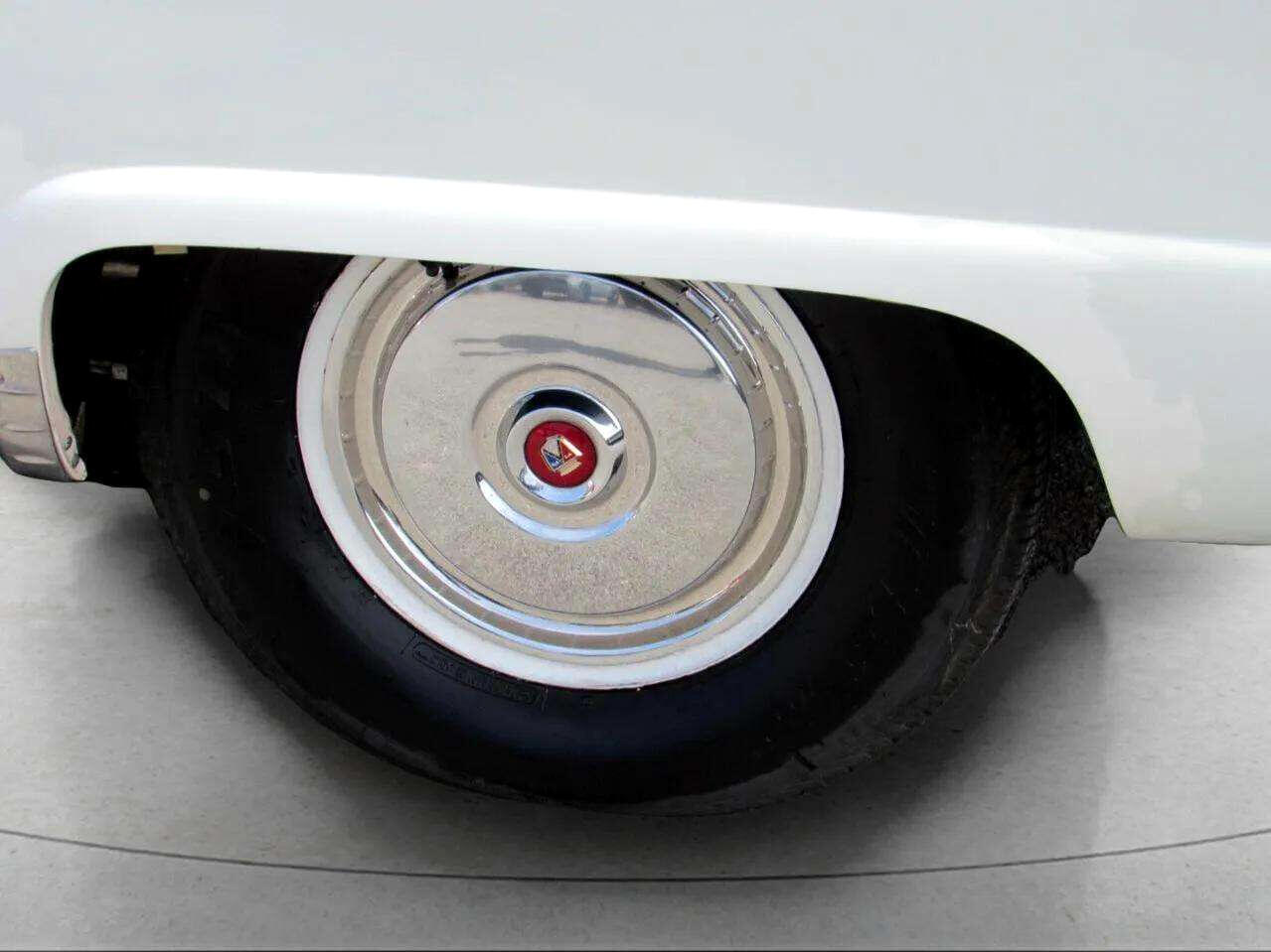 Ford-Fairlane-1955-Classic-Car-28