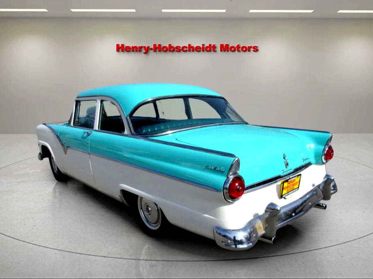 Ford-Fairlane-1955-Classic-Car-3