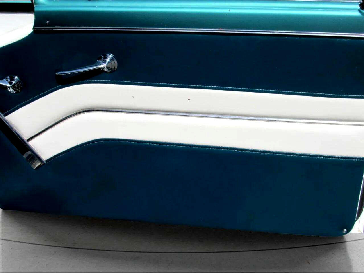 Ford-Fairlane-1955-Classic-Car-31
