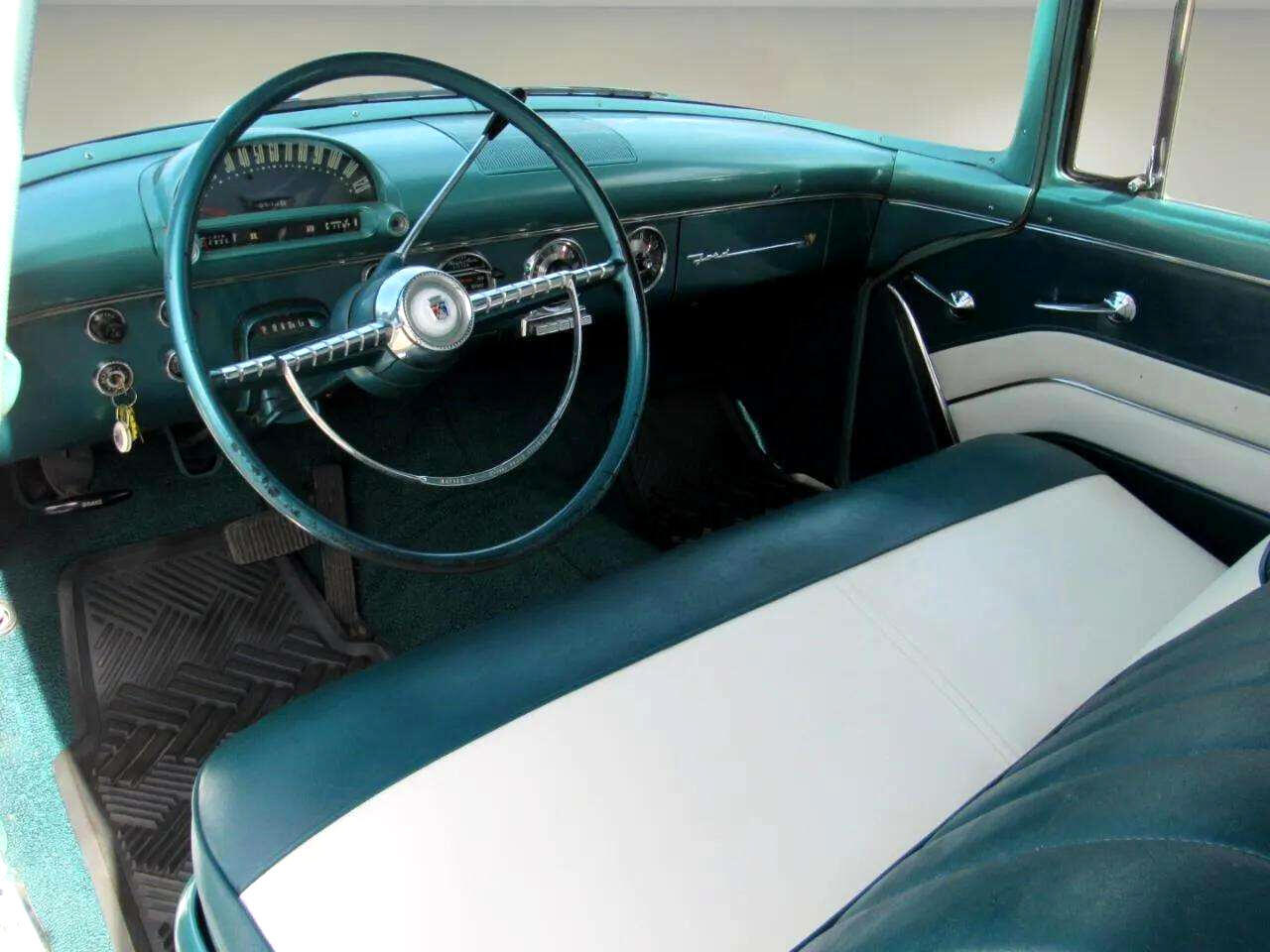 Ford-Fairlane-1955-Classic-Car-9