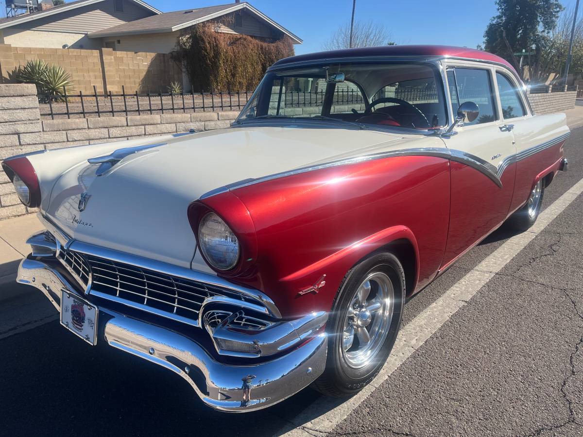 Ford-Fairlane-1956-1