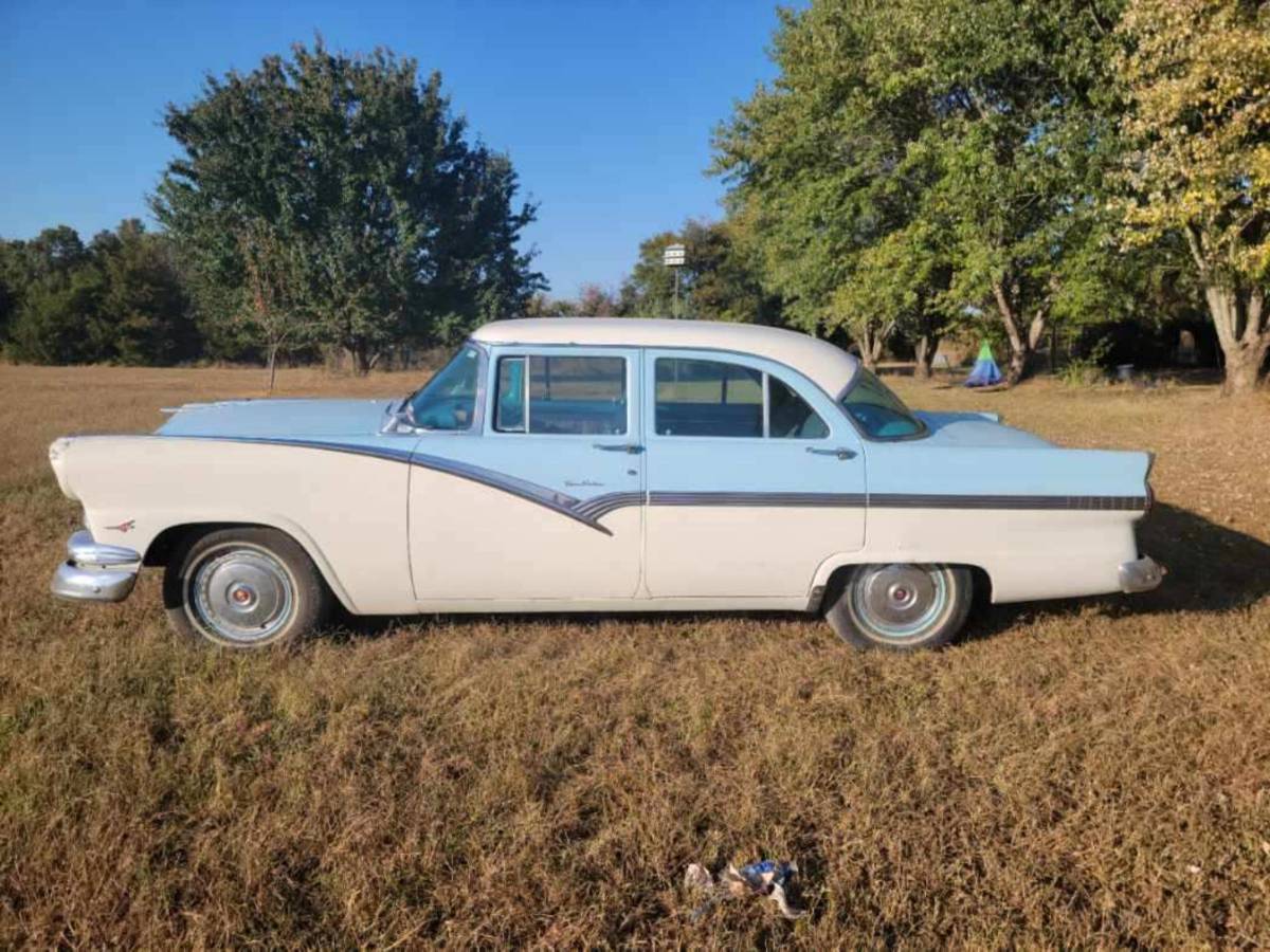 Ford Fairlane  1956 blue