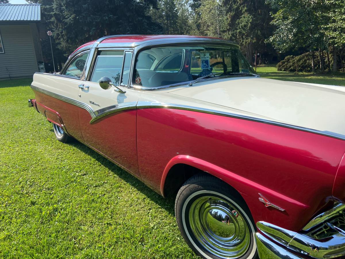 Ford Fairlane  1956 red