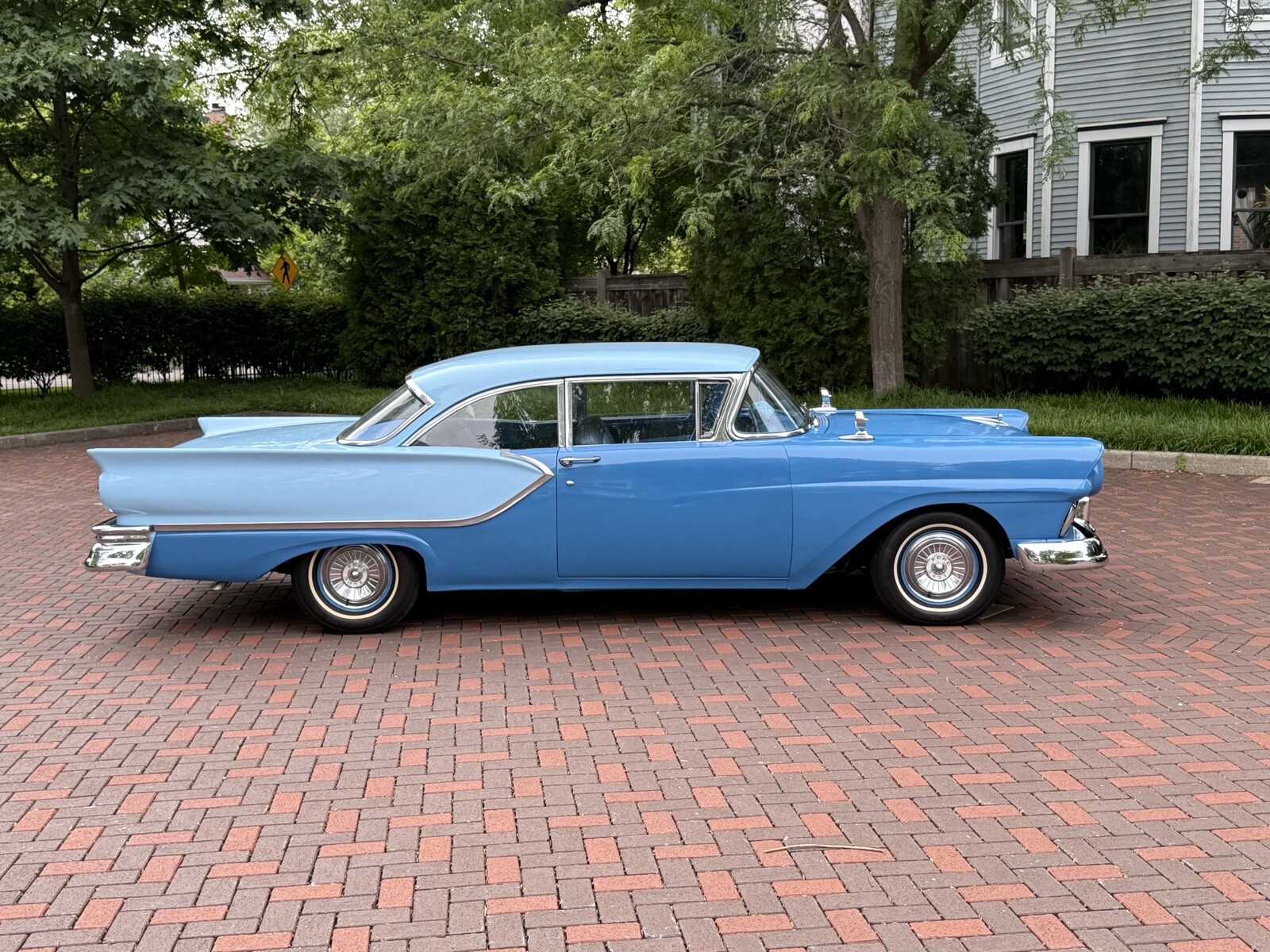 Ford-Fairlane-1957-1