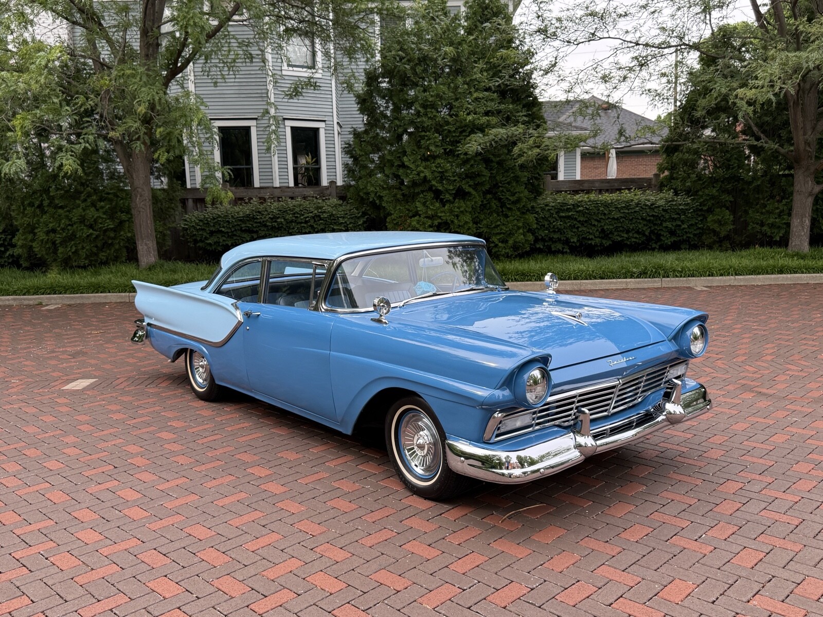 Ford-Fairlane-1957-11