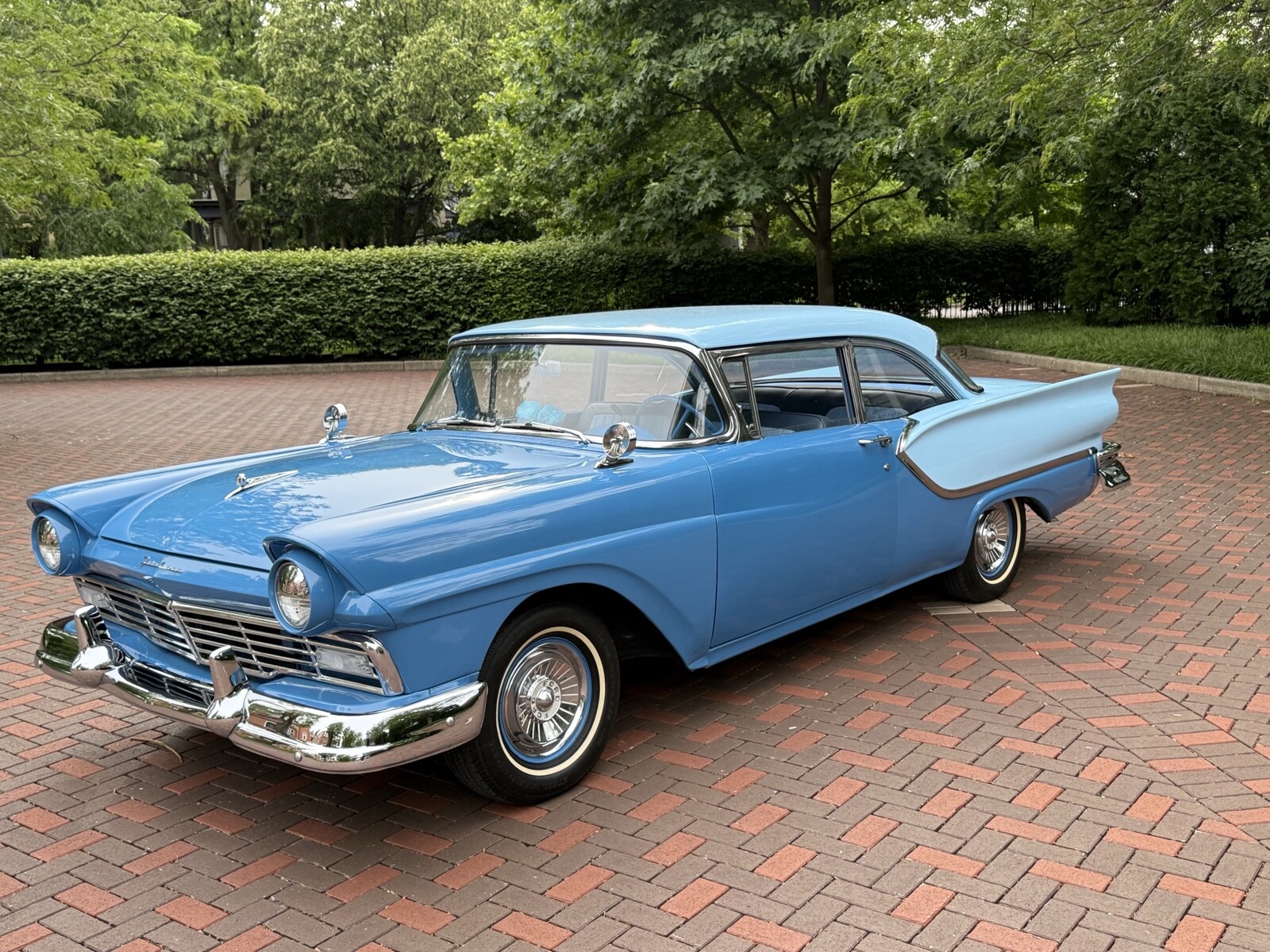Ford-Fairlane-1957-14