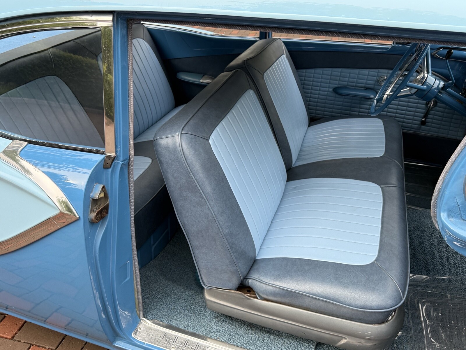Ford-Fairlane-1957-17