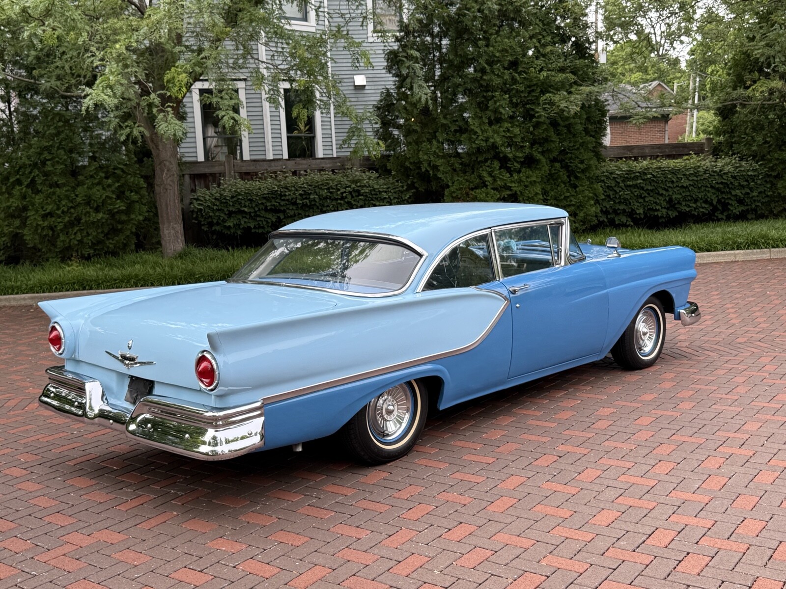 Ford-Fairlane-1957-2