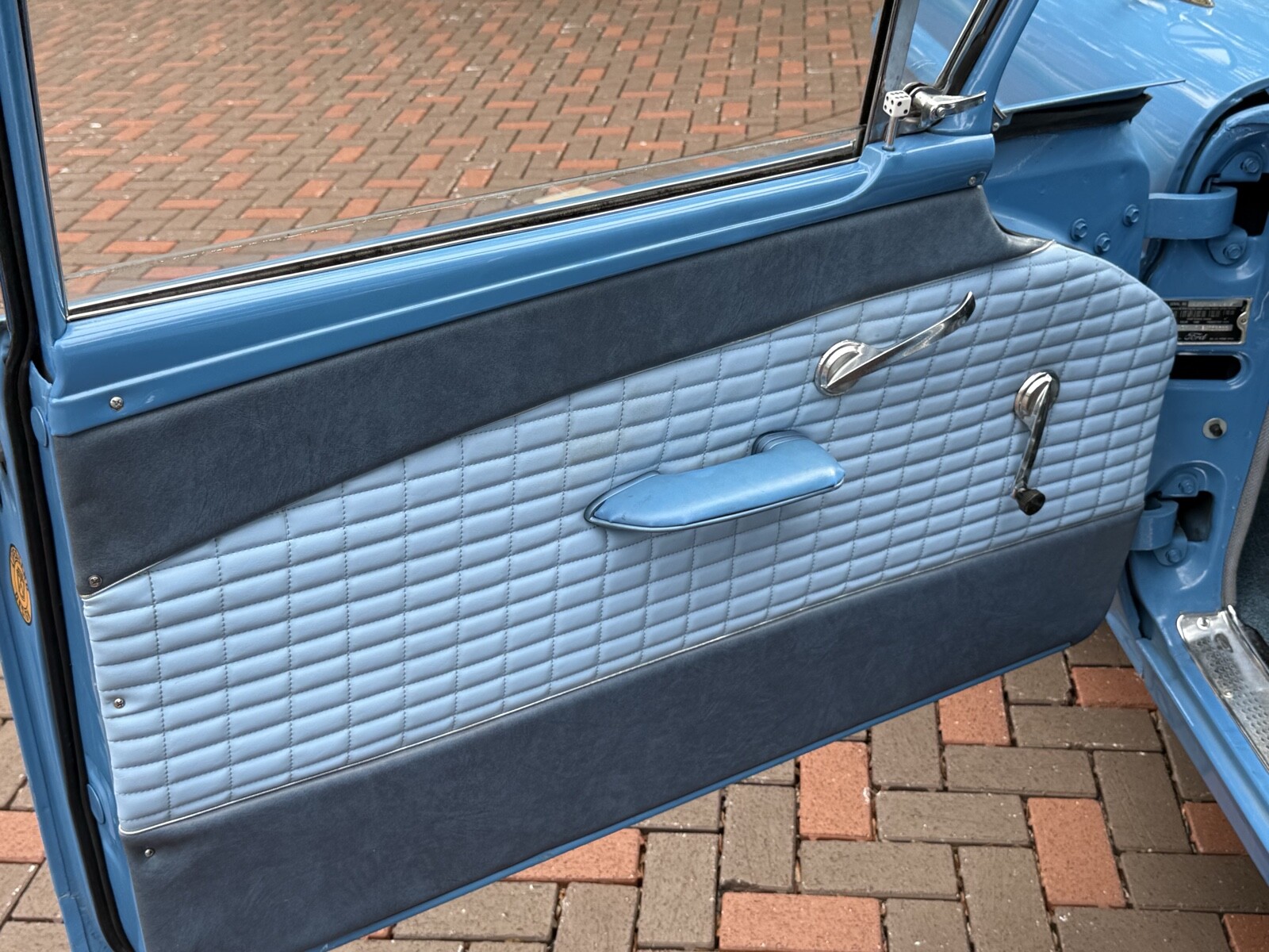 Ford-Fairlane-1957-21