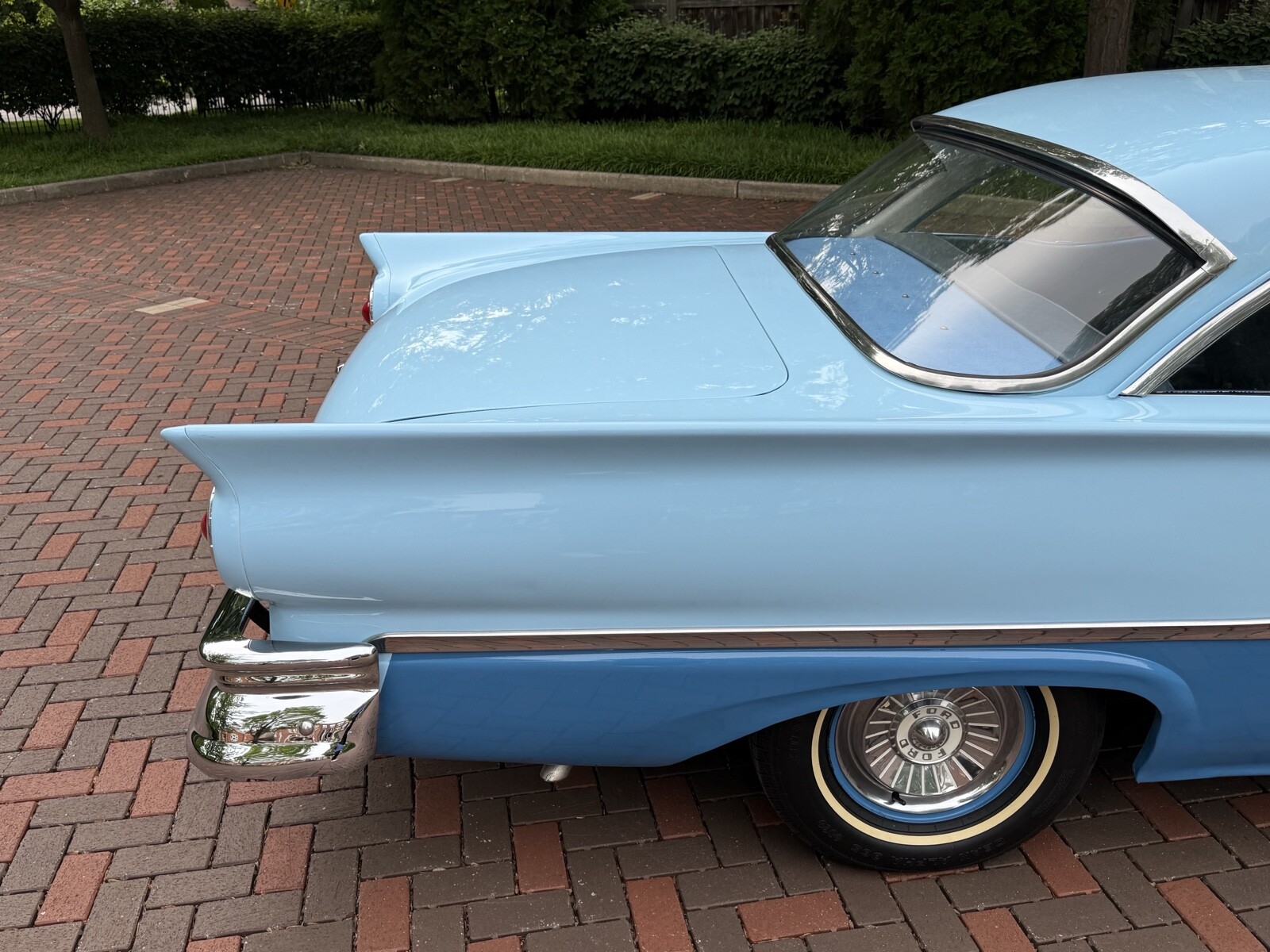 Ford-Fairlane-1957-4