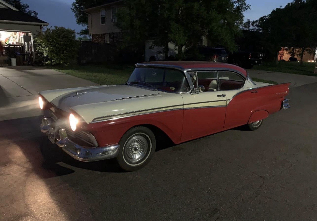 Ford-Fairlane-1957-Sedan-3