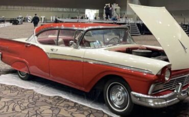 Ford-Fairlane-1957-Sedan