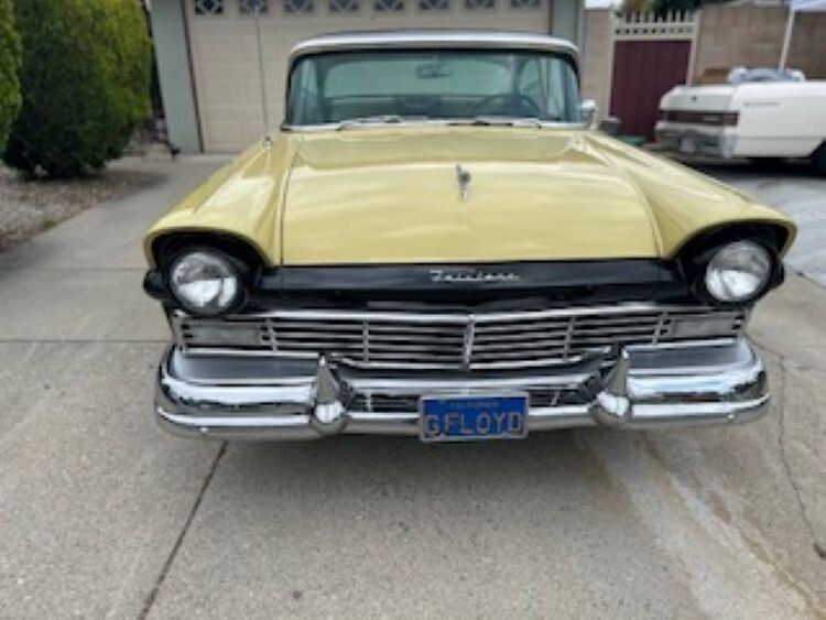 Ford-Fairlane-1957-Sedan