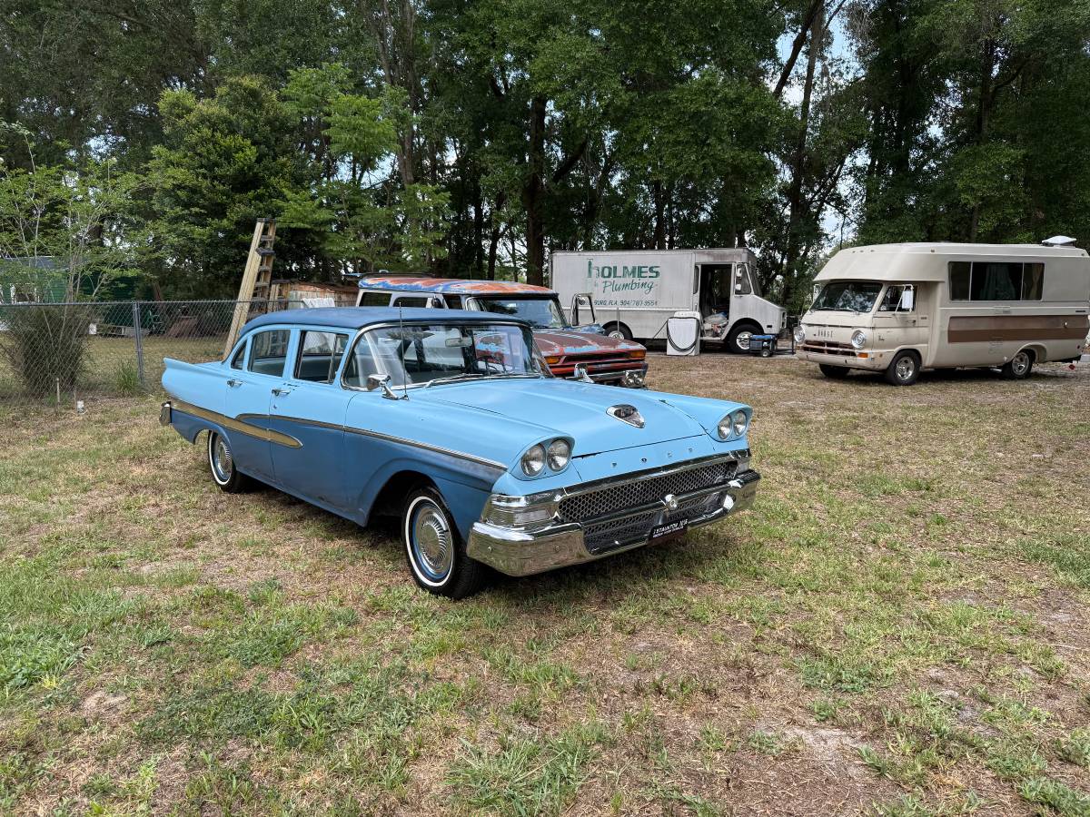 Ford Fairlane  1958 blue
