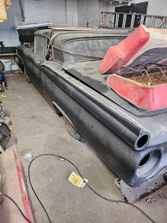 Ford-Fairlane-500-1959-black-4