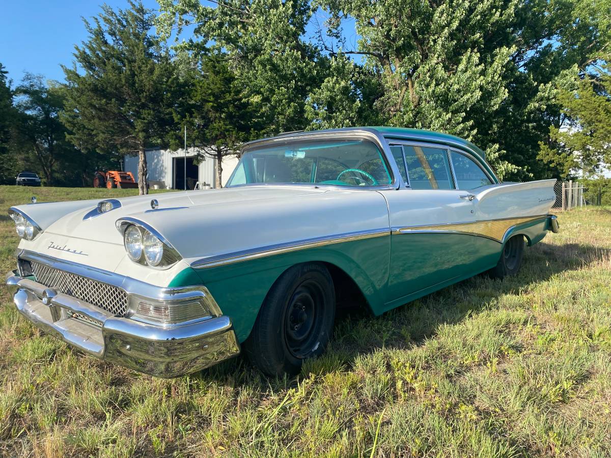 Ford-Fairlane-500-2-dr-hardtop-1958-3