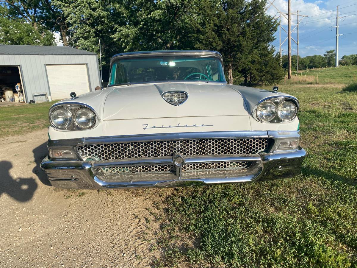 Ford-Fairlane-500-2-dr-hardtop-1958-4