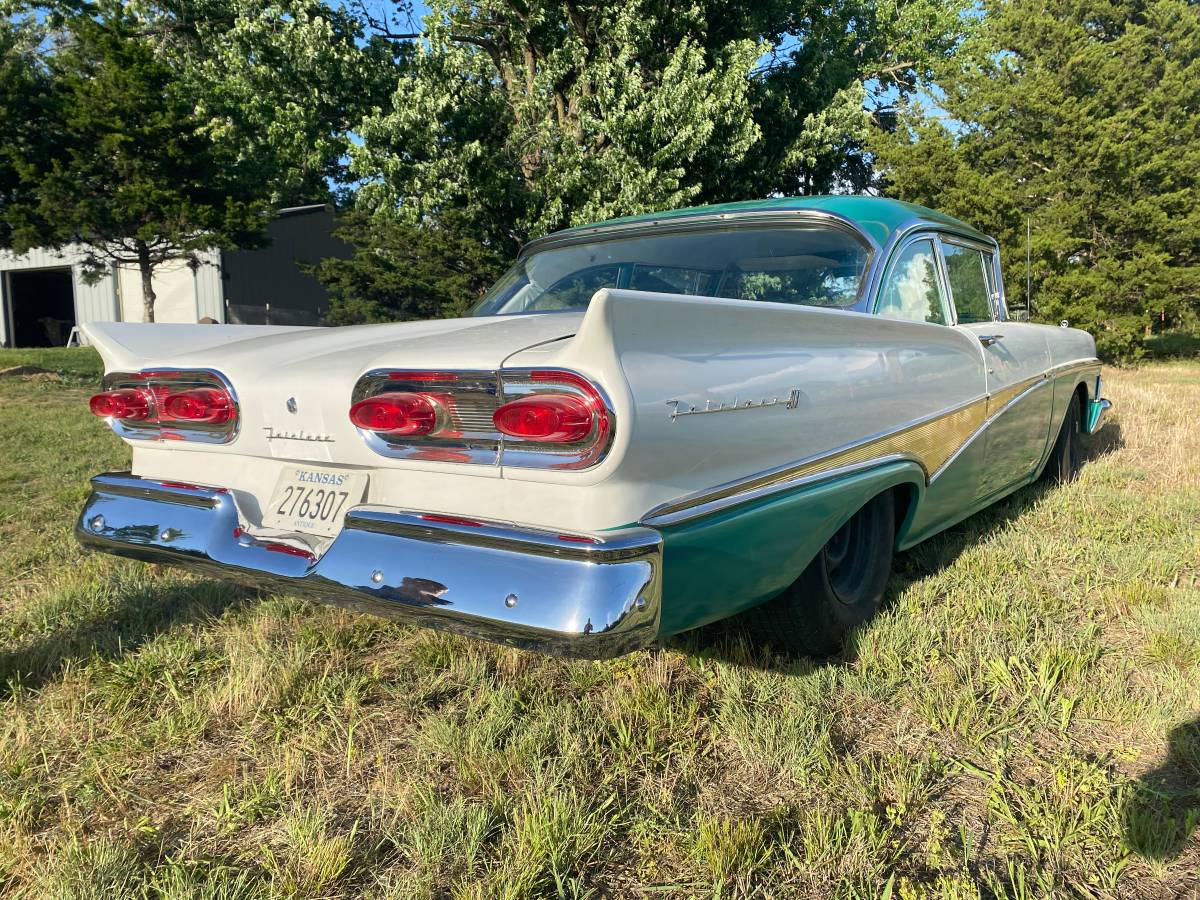 Ford-Fairlane-500-2-dr-hardtop-1958-6