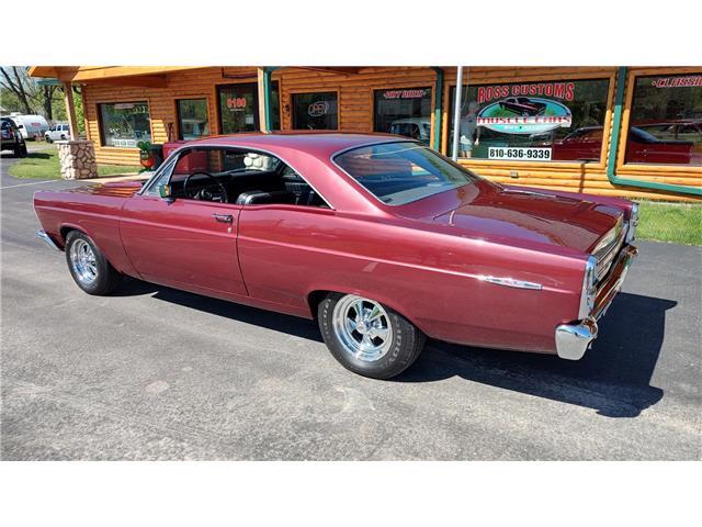 Ford-Fairlane-XL-1967-2-door-coupe-12