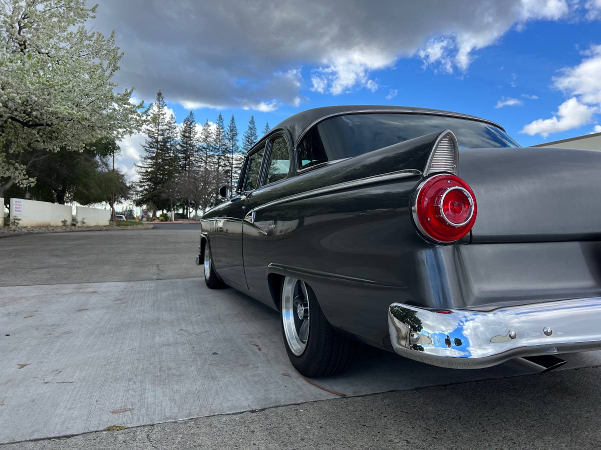 Ford-Fairlane-customline-1956-grey-11