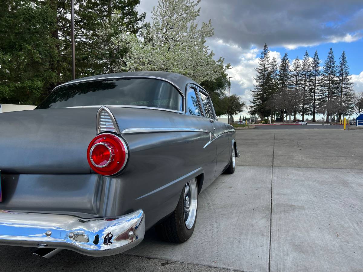Ford-Fairlane-customline-1956-grey-13