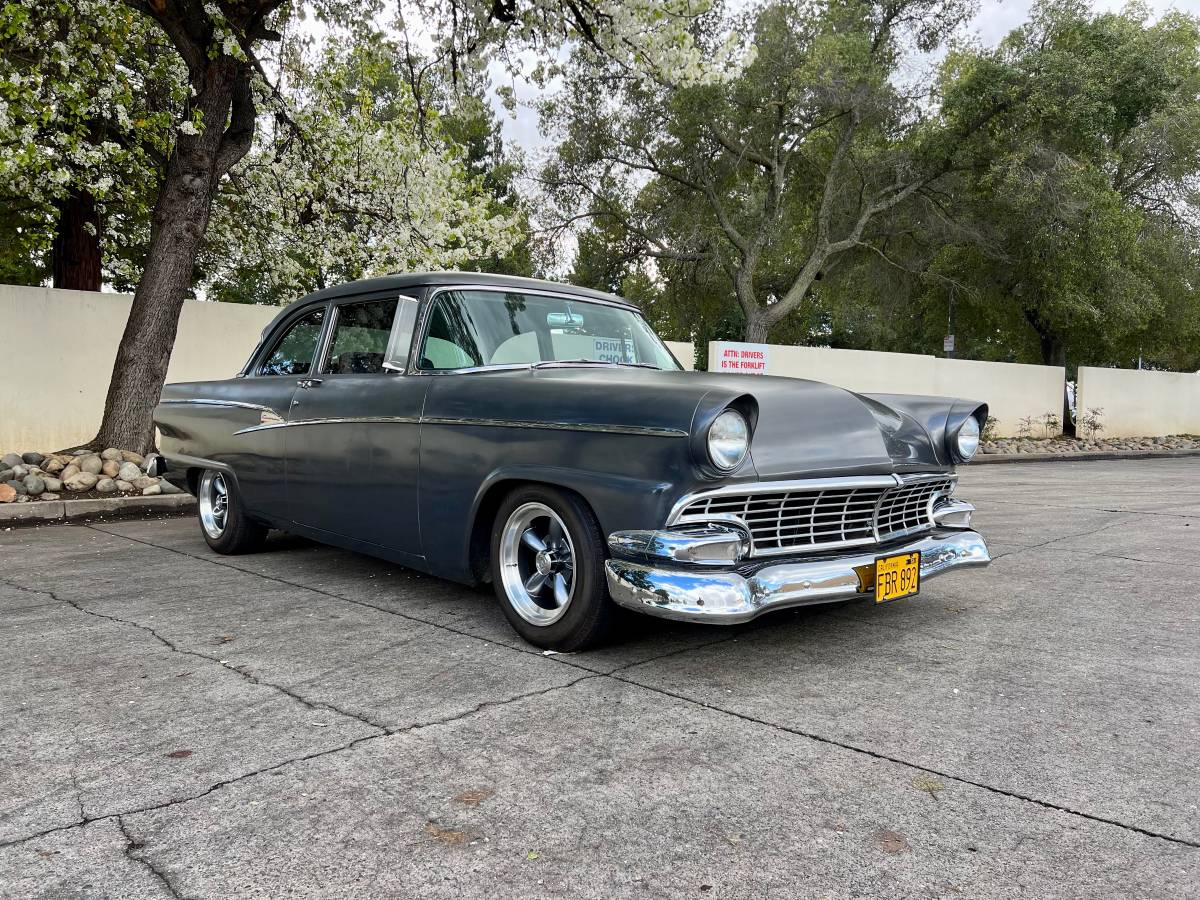 Ford-Fairlane-customline-1956-grey-2