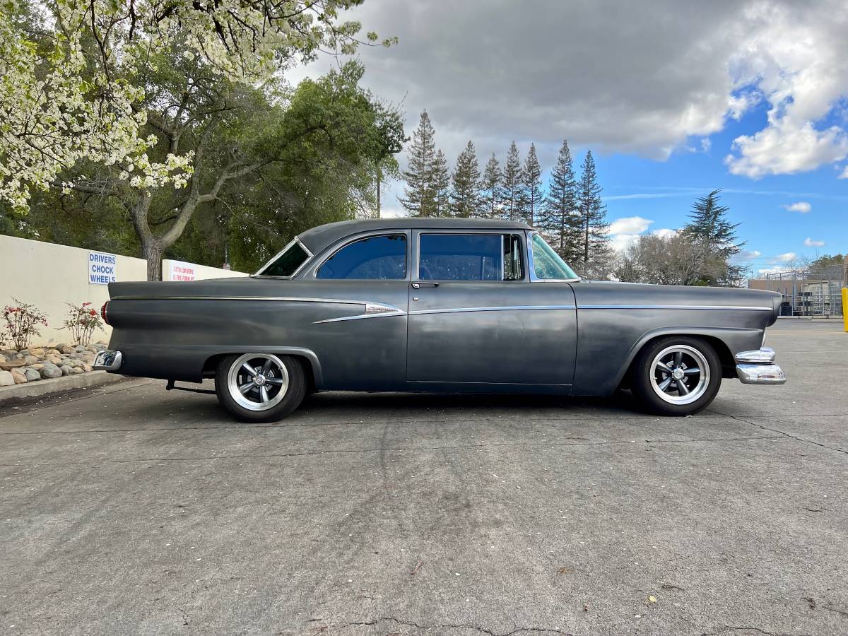 Ford-Fairlane-customline-1956-grey-3