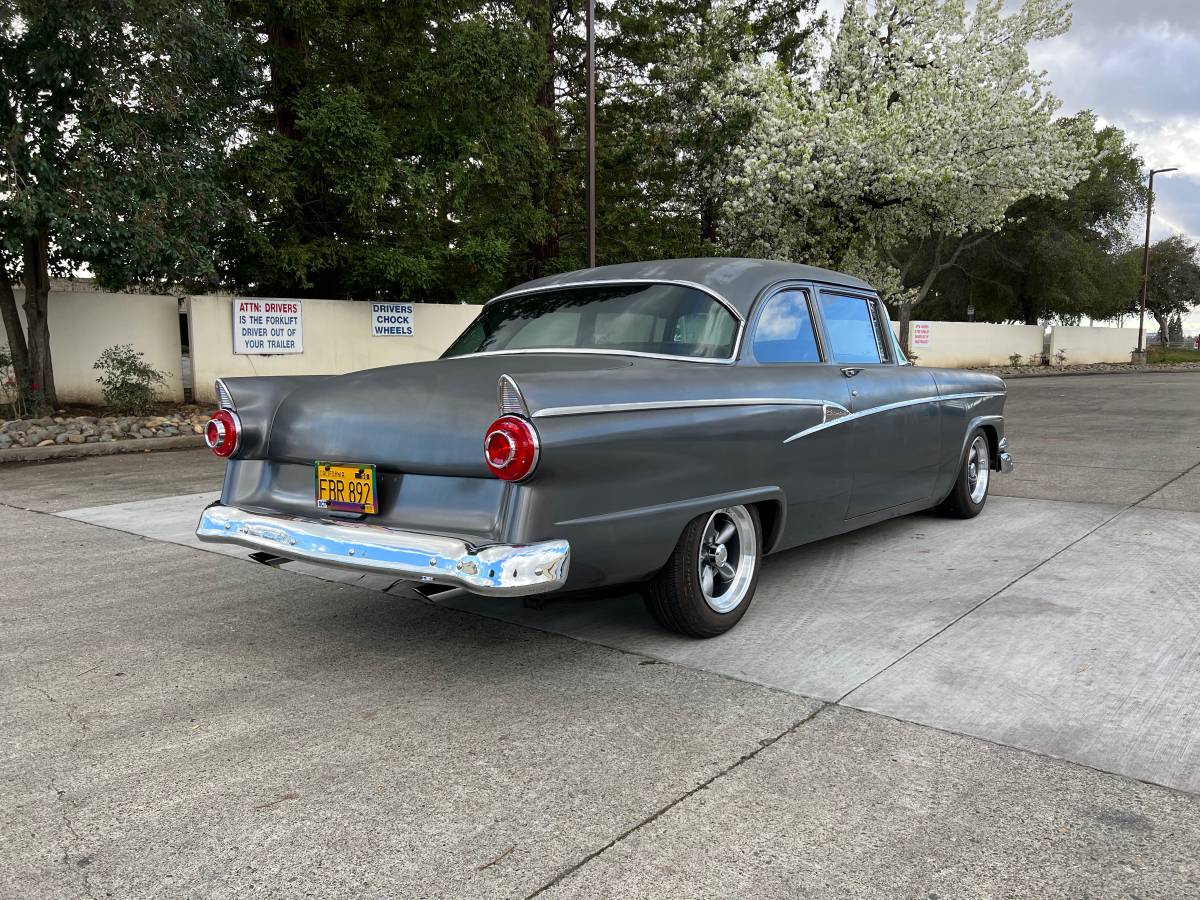 Ford-Fairlane-customline-1956-grey-9
