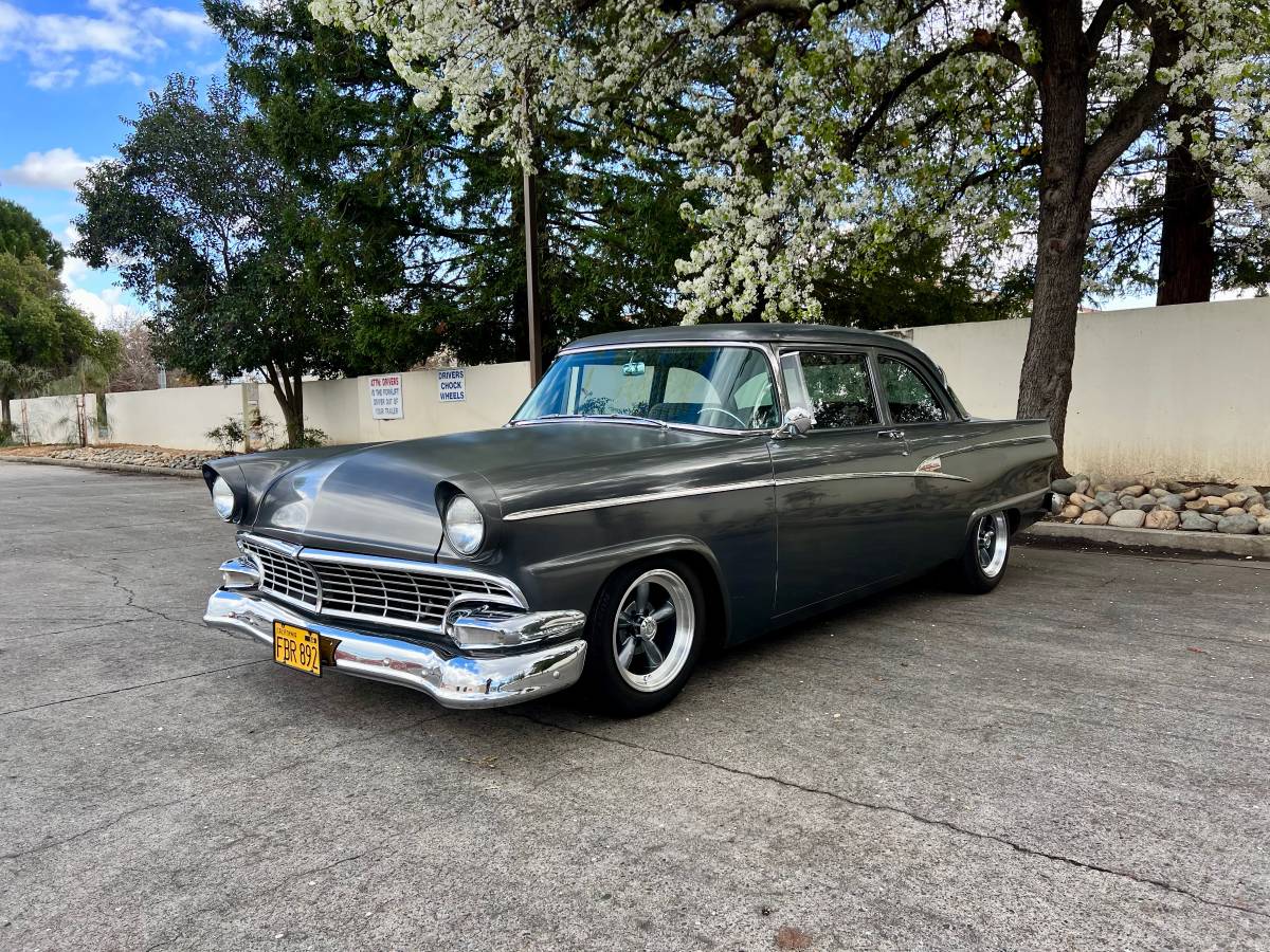 Ford-Fairlane-customline-1956-grey