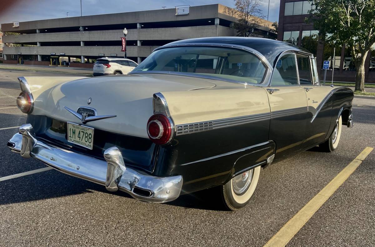 Ford-Fairlane-victoria-1956-1