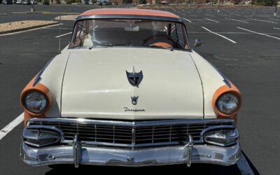 Ford Fairlane victoria  1956 orange