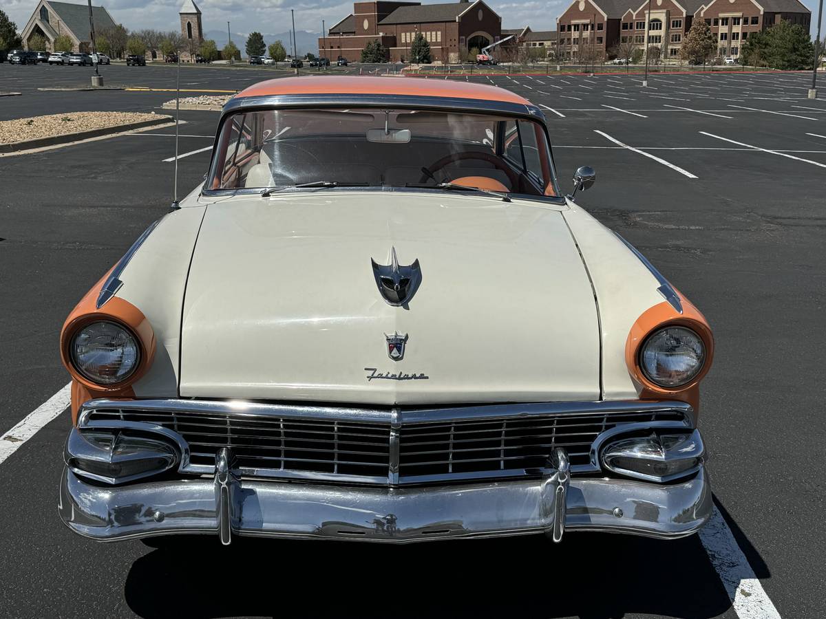 Ford Fairlane victoria  1956 orange