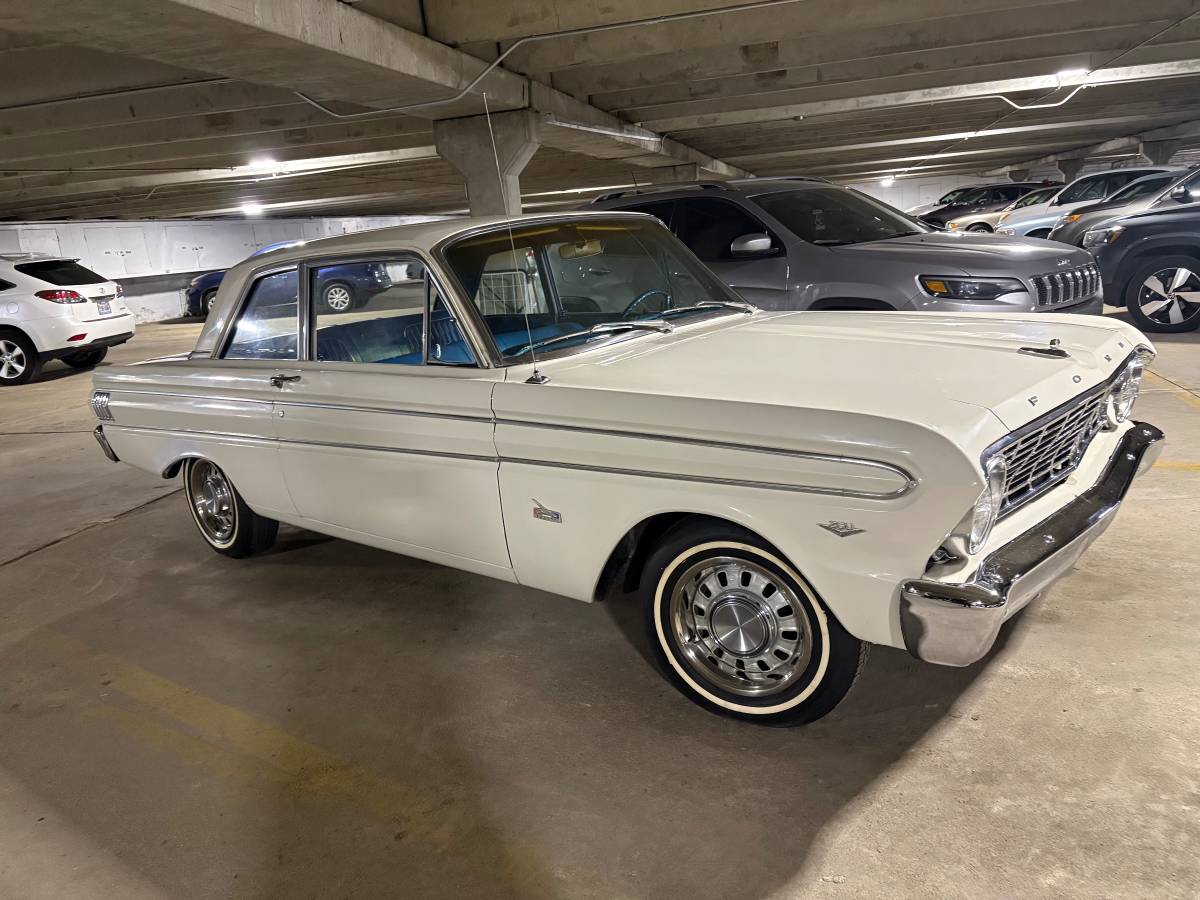 Ford-Falcon-futura-1964-white-1
