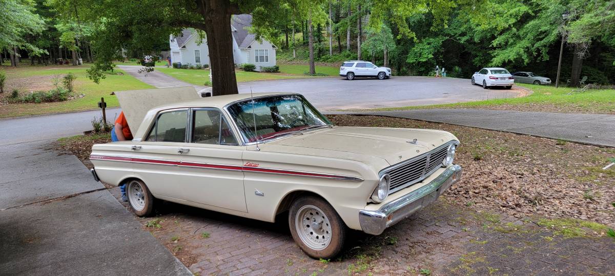 Ford-Falcon-futura-4-door-1965-yellow-11