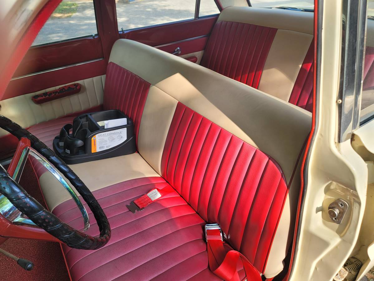 Ford-Falcon-futura-4-door-1965-yellow-4