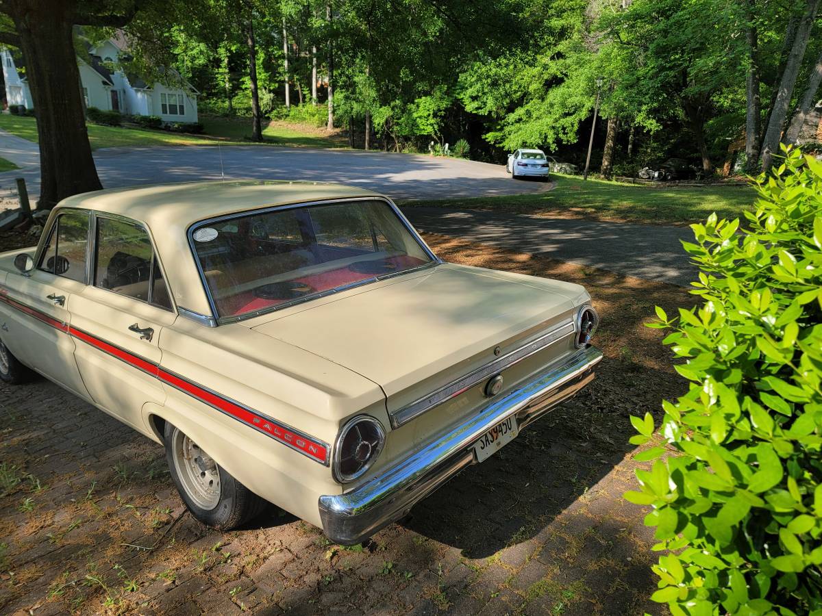 Ford-Falcon-futura-4-door-1965-yellow-5